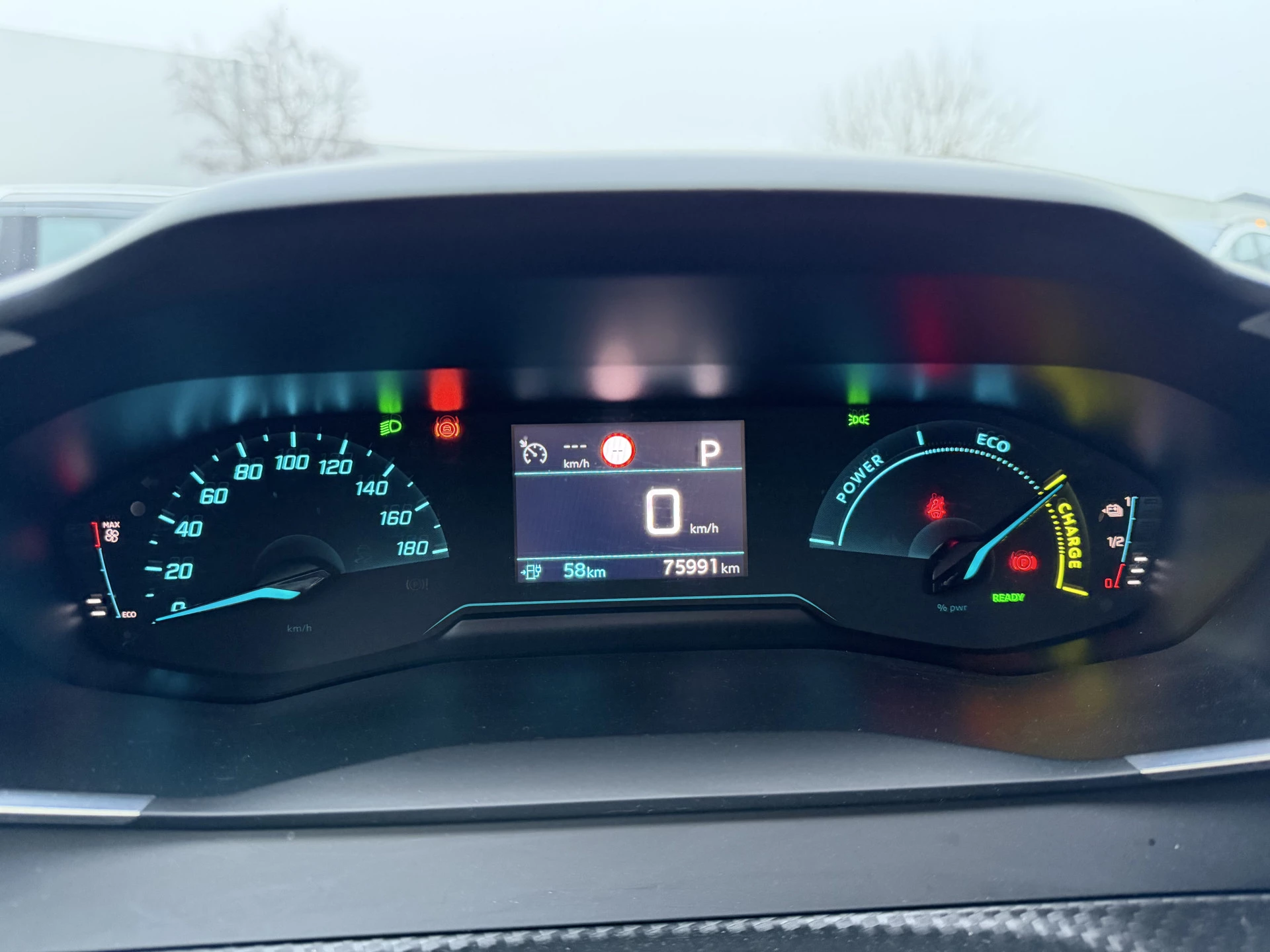 Hoofdafbeelding Peugeot e-2008