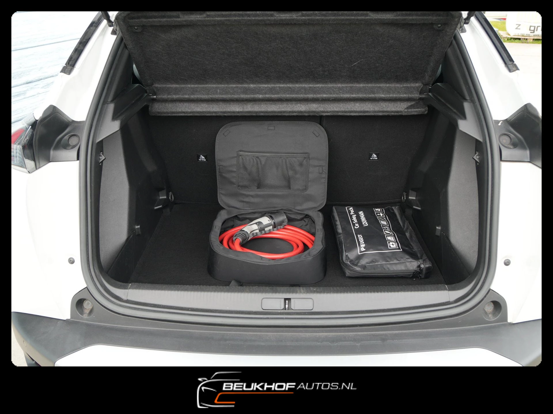 Hoofdafbeelding Peugeot e-2008