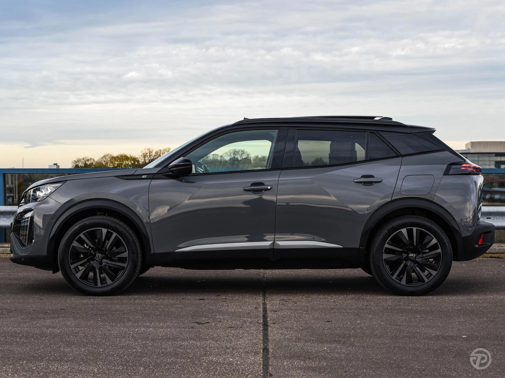 Hoofdafbeelding Peugeot e-2008