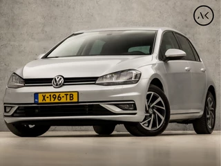 Volkswagen Golf 1.0 TSI Luxury Automaat (APPLE CARPLAY, GROOT NAVI, CLIMATE, STOELVERWARMING, SPORTSTOELEN, ADAPTIVE CRUISE, LM VELGEN, GETINT GLAS, PARKEERSENSOREN, NIEUWE APK, NIEUWSTAAT)