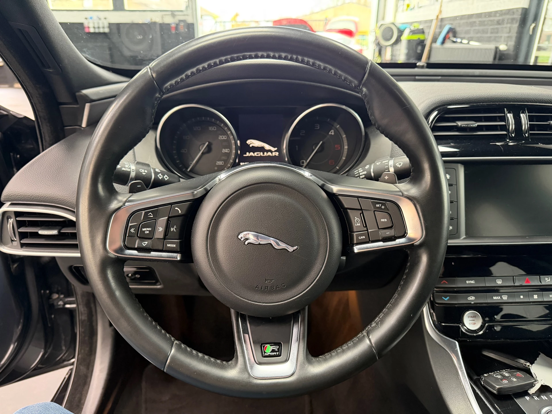 Hoofdafbeelding Jaguar XE