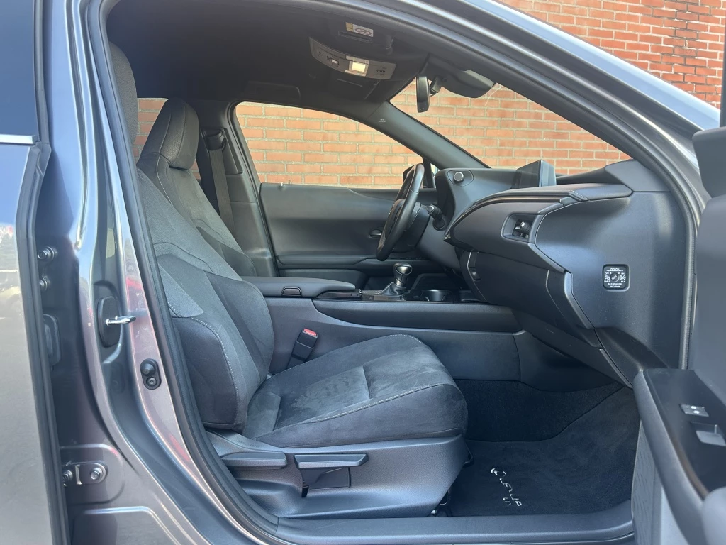 Hoofdafbeelding Lexus UX