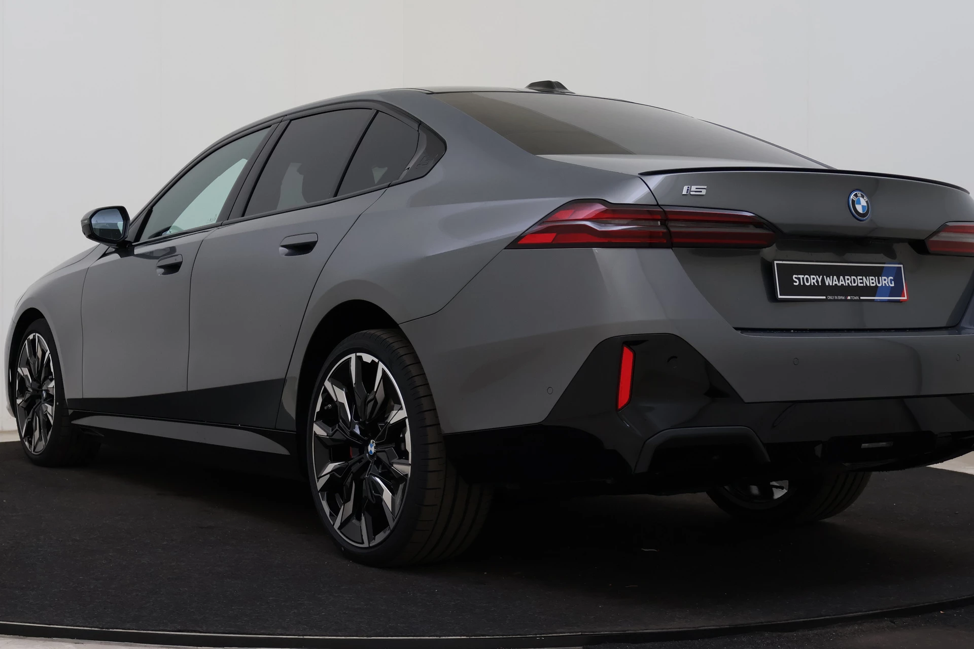 Hoofdafbeelding BMW i5