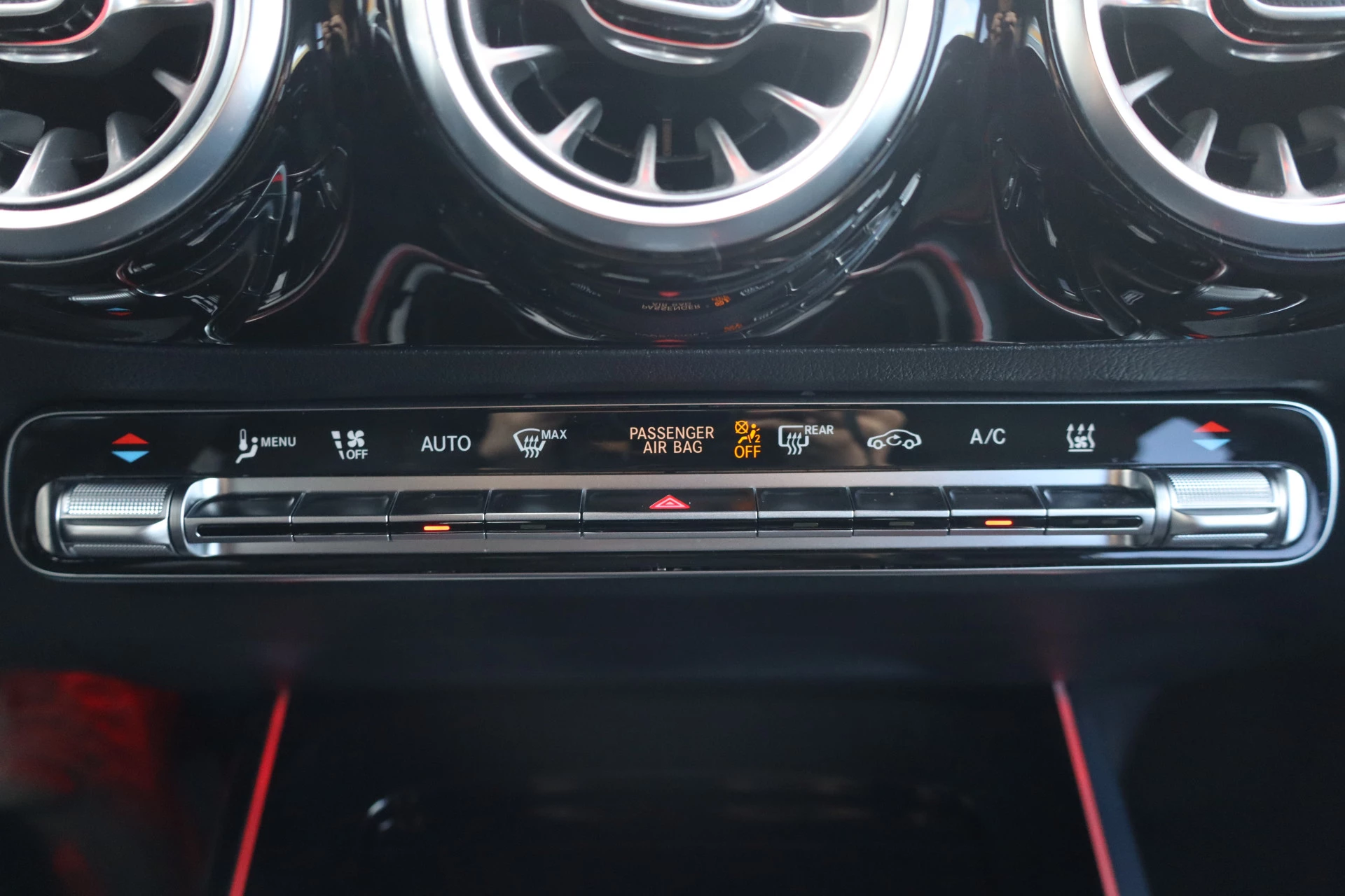 Hoofdafbeelding Mercedes-Benz EQA