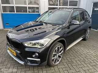 Hoofdafbeelding BMW X1 BMW X1 sDrive20i OrangeEdition III Automaat-Pano-Leer-Camera