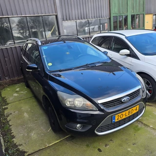Ford Focus 1.6 tdci titanium schade rijbaar links voor
