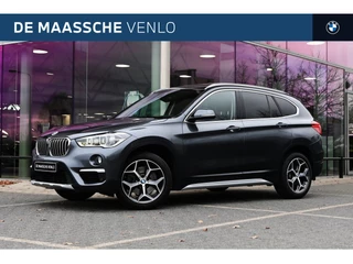 Hoofdafbeelding BMW X1 BMW X1 sDrive20i High Executive xLine Automaat / Trekhaak / Panoramadak / Sportstoelen / Achteruitrijcamera / Head-Up / Cruise Control / Stoelverwarming