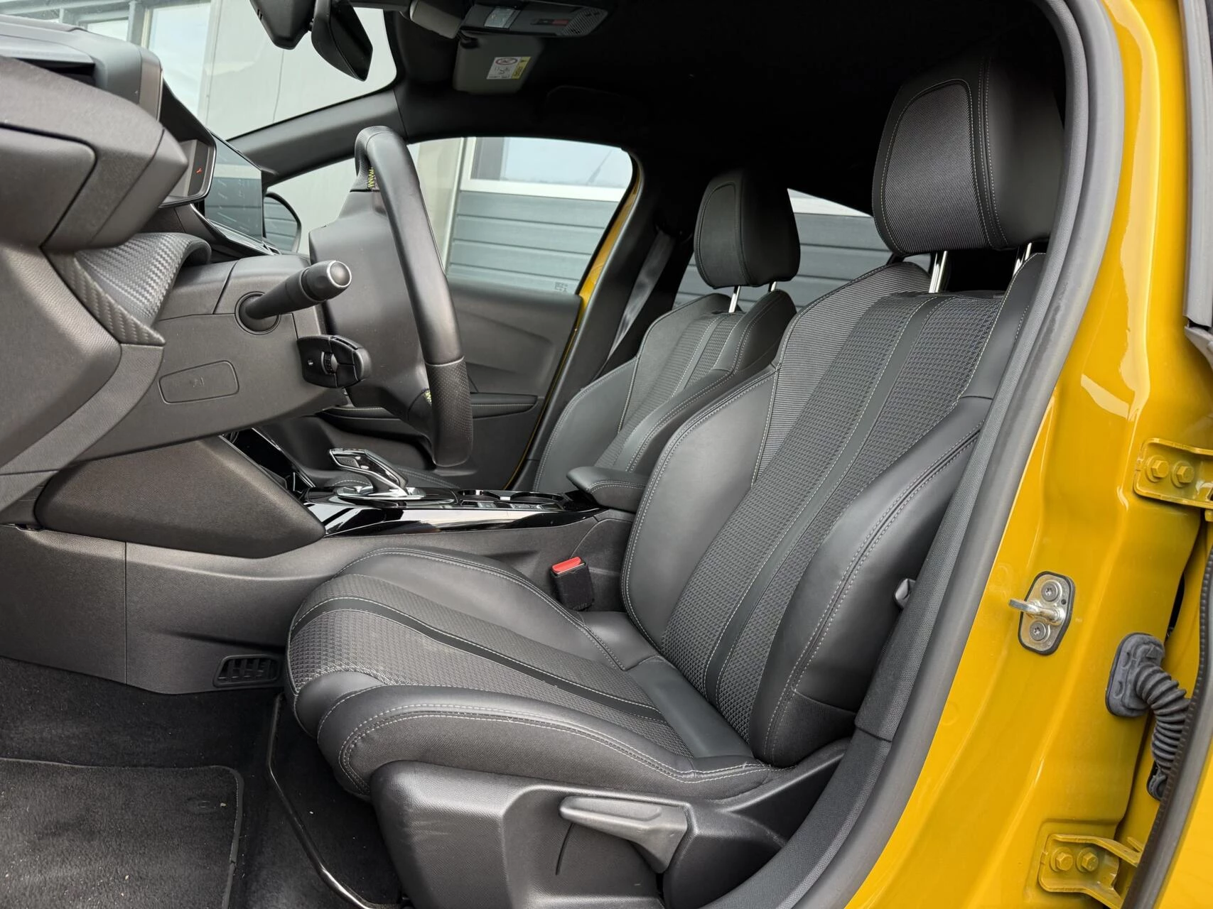 Hoofdafbeelding Peugeot e-208