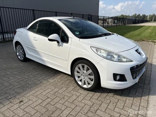 Hoofdafbeelding Peugeot 207 Peugeot 207 CC 1.6 VTi Noir & Blanc