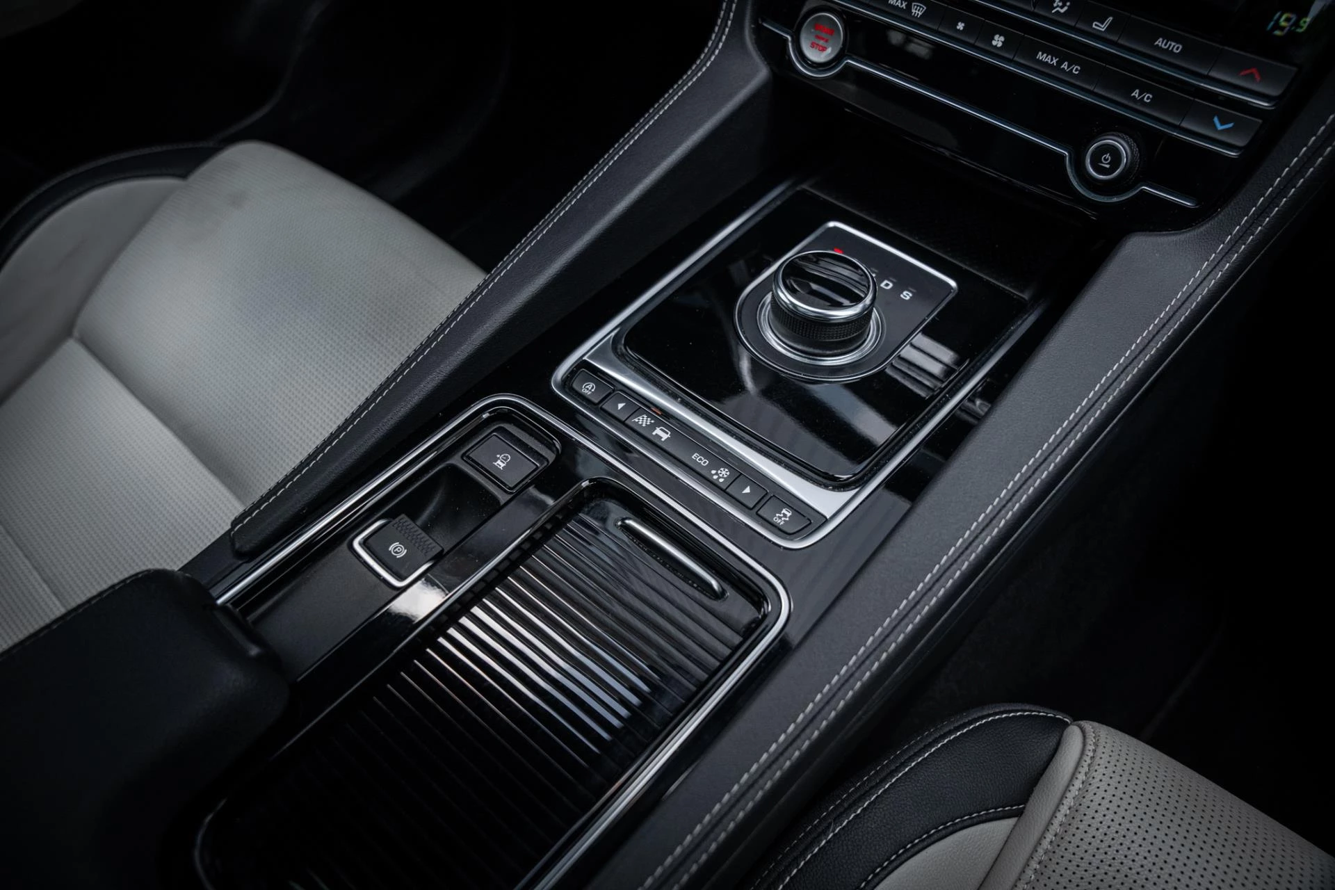Hoofdafbeelding Jaguar F-PACE