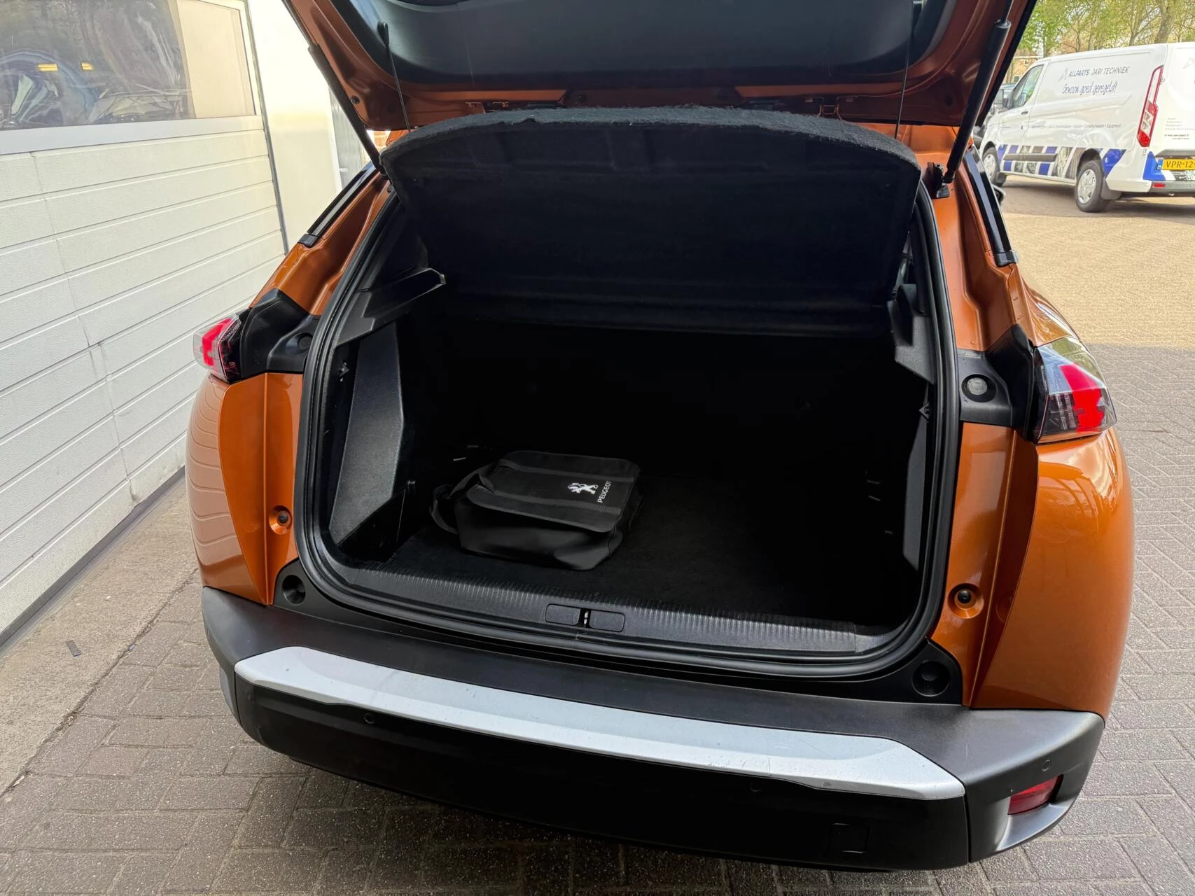 Hoofdafbeelding Peugeot e-2008