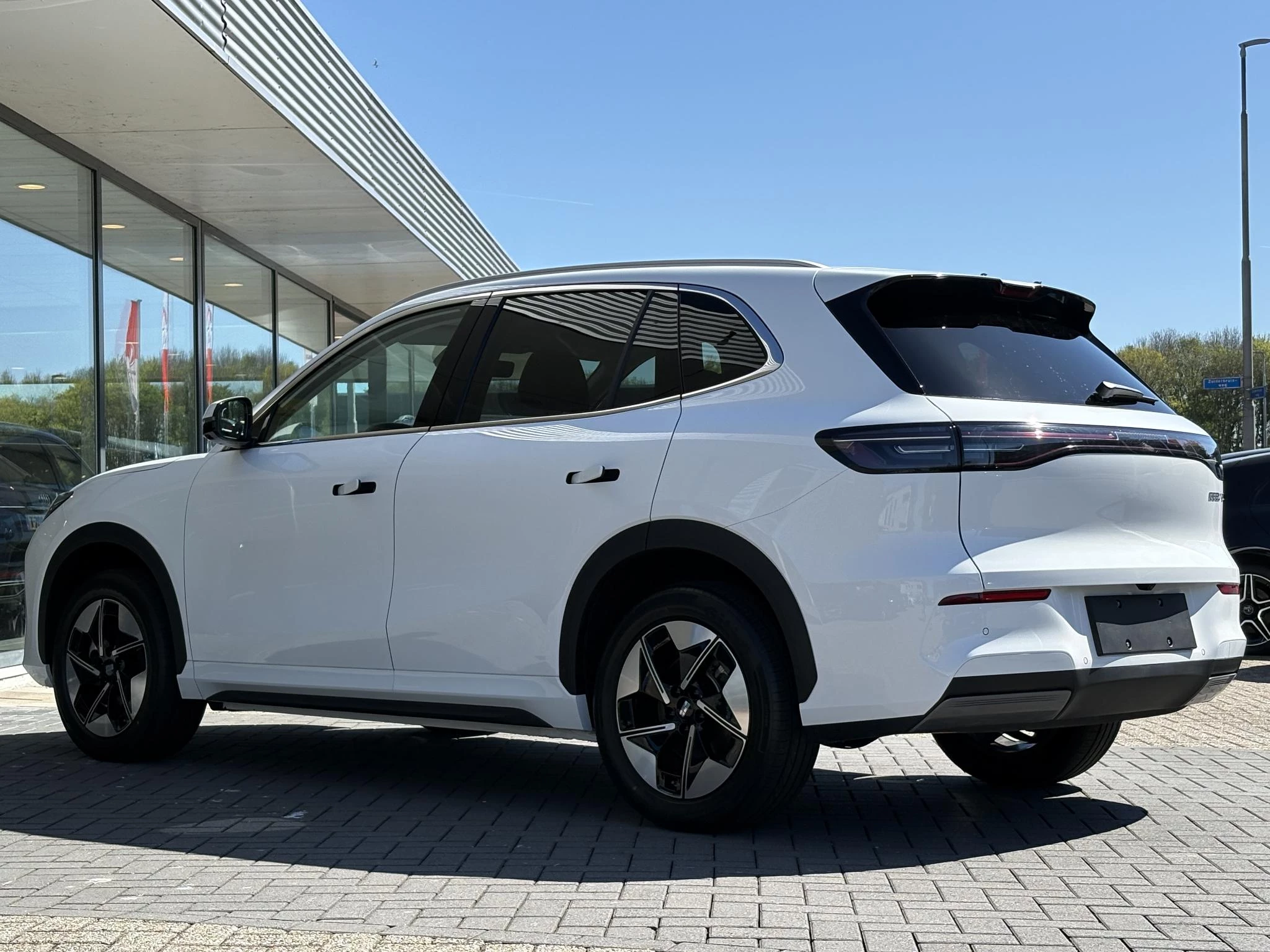 Hoofdafbeelding Geely E5