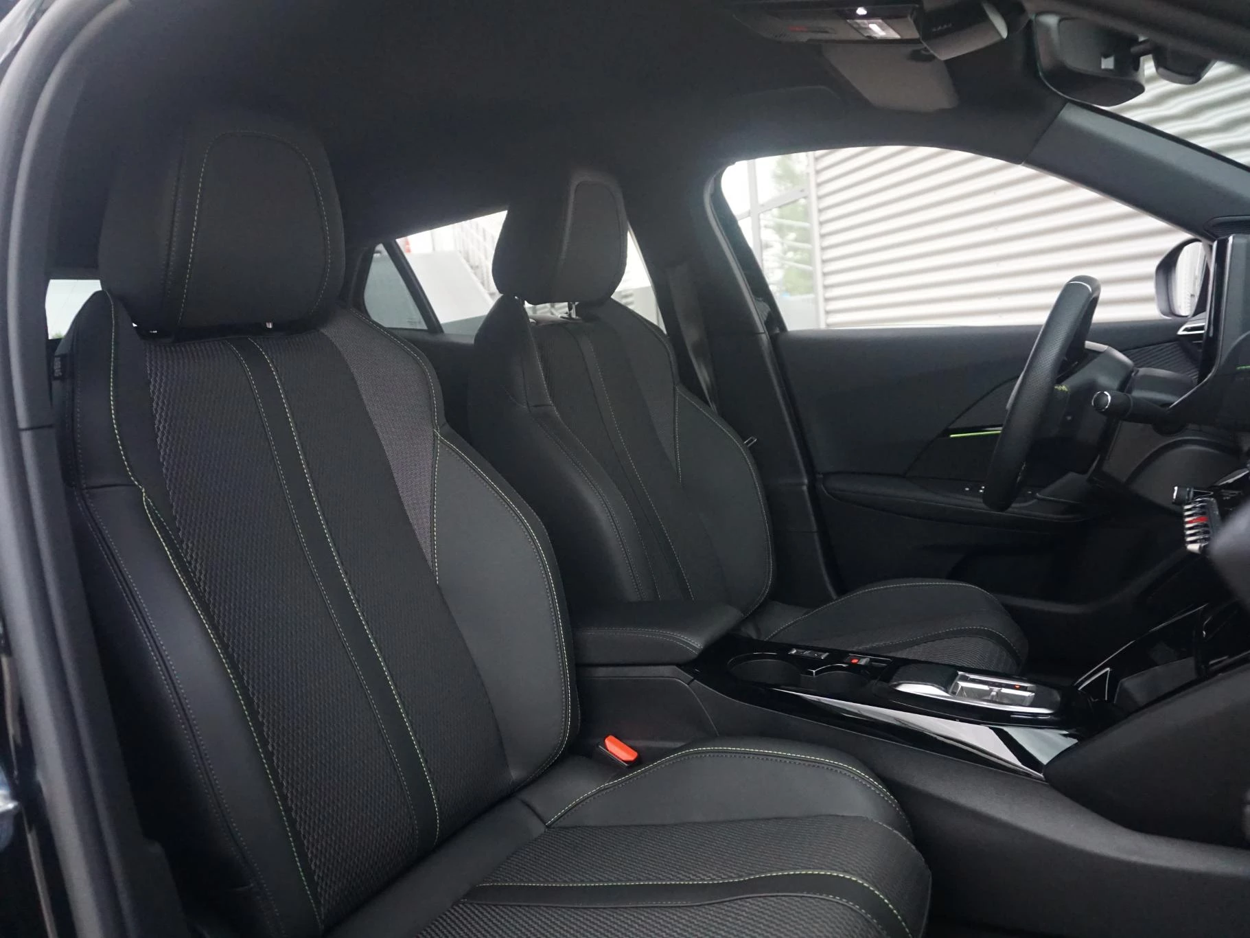 Hoofdafbeelding Peugeot e-2008