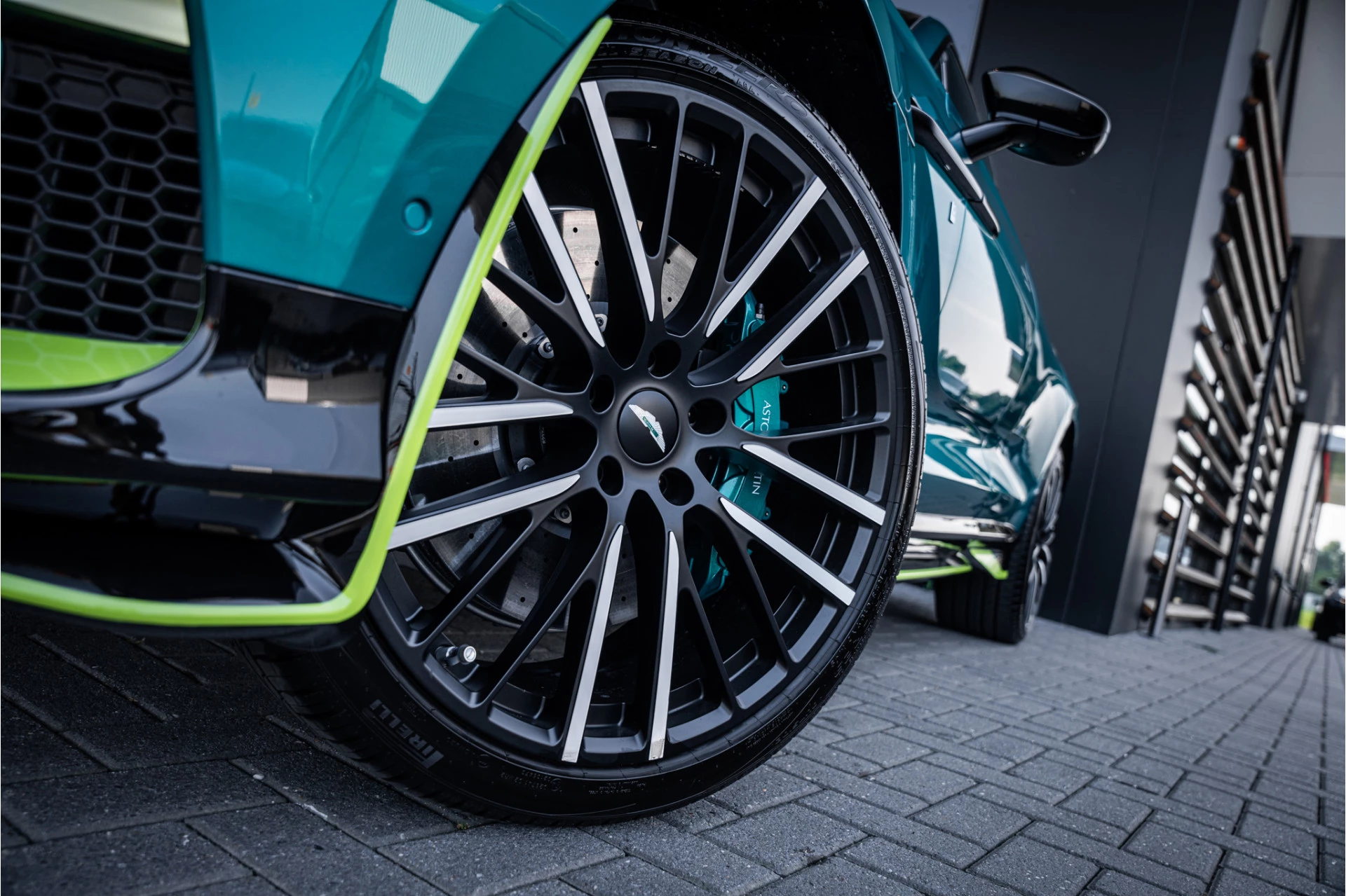 Hoofdafbeelding Aston Martin DBX