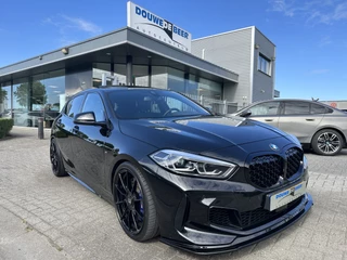 BMW 1 Serie M135i xDrive M-sport Pano-Dak | Adapt. Cruise | M-Performance | Cobra verlaagd