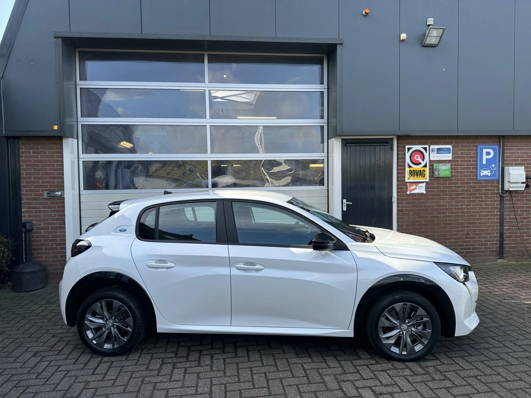Hoofdafbeelding Peugeot e-208