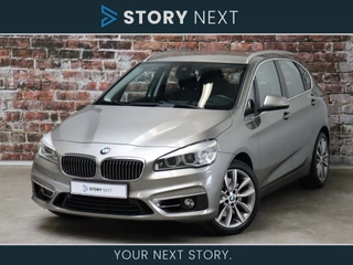 BMW 2 Serie Active Tourer 225i xDrive High Executive Luxury Line Automaat / Trekhaak / Head-Up Display / Comfort Access / Achteruitrijcamera / Active Cruise Control / Stoelverwarming / Driving Assistant Plus / Navigatie Plus / Park Assistant / 18 Inch