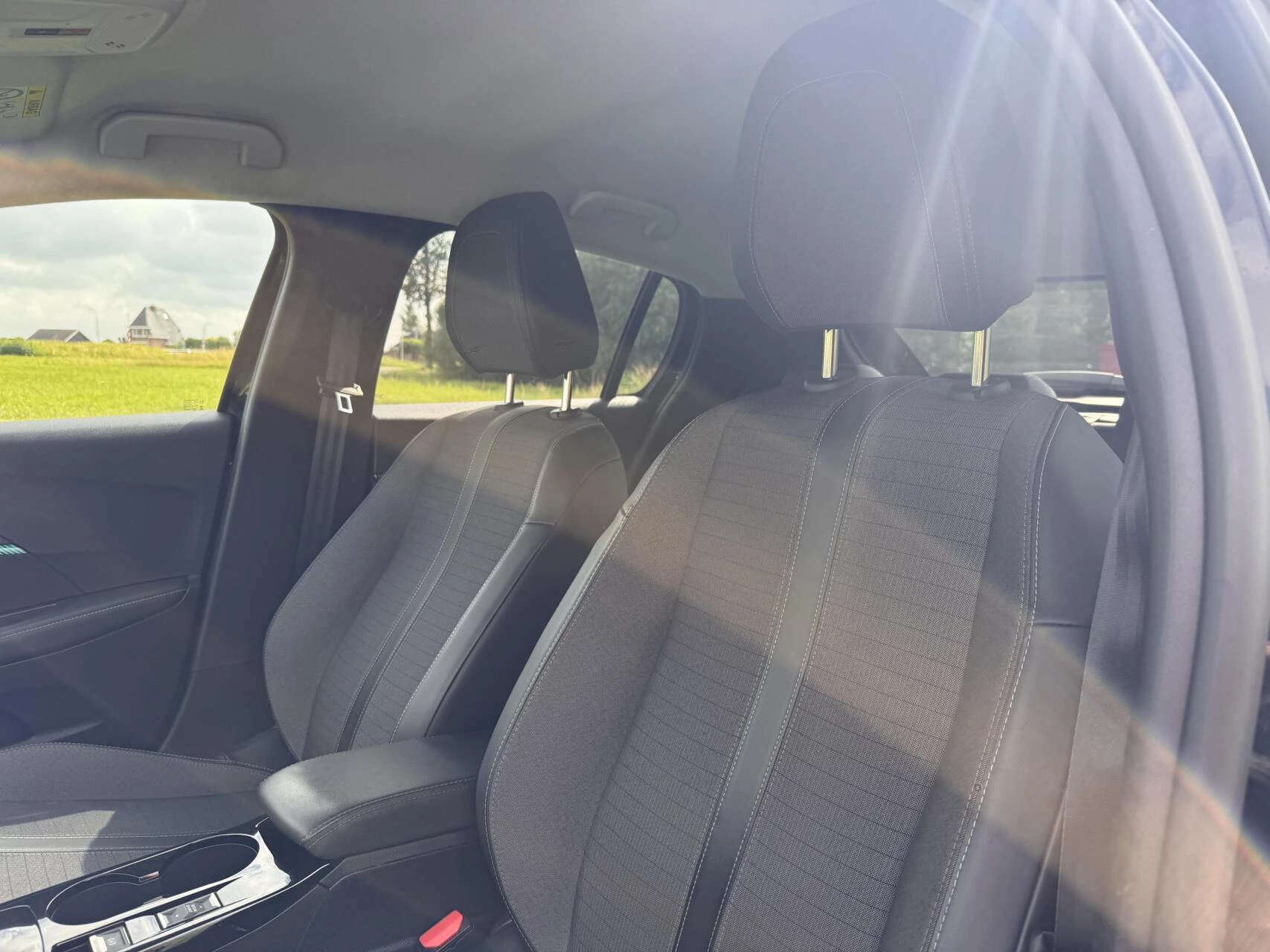 Hoofdafbeelding Peugeot e-208