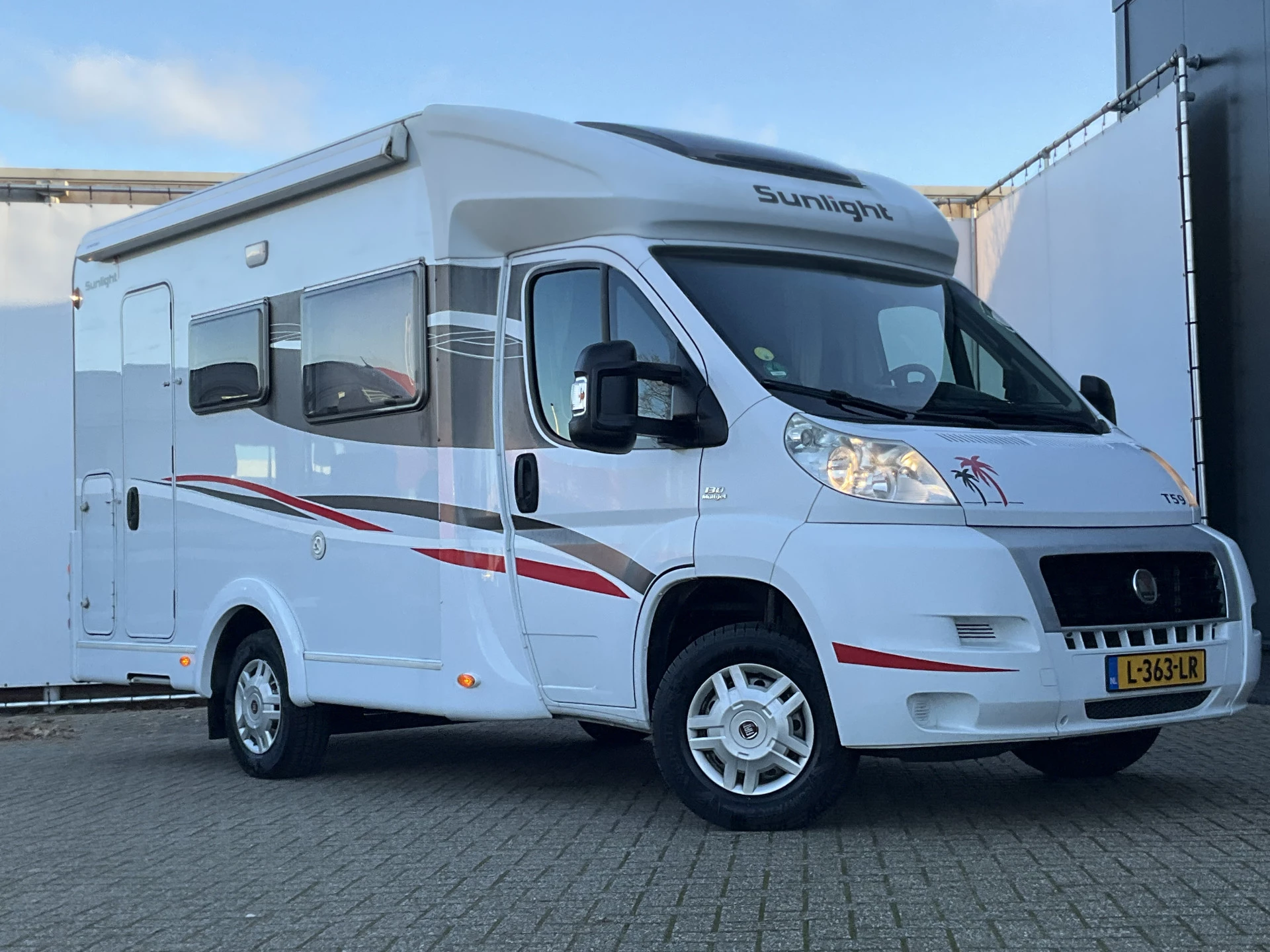 Hoofdafbeelding Carado T 59 2.3 131pk Airco Cruise Trekhaak Fietsendrager 2-Persoons Sunlight Carado