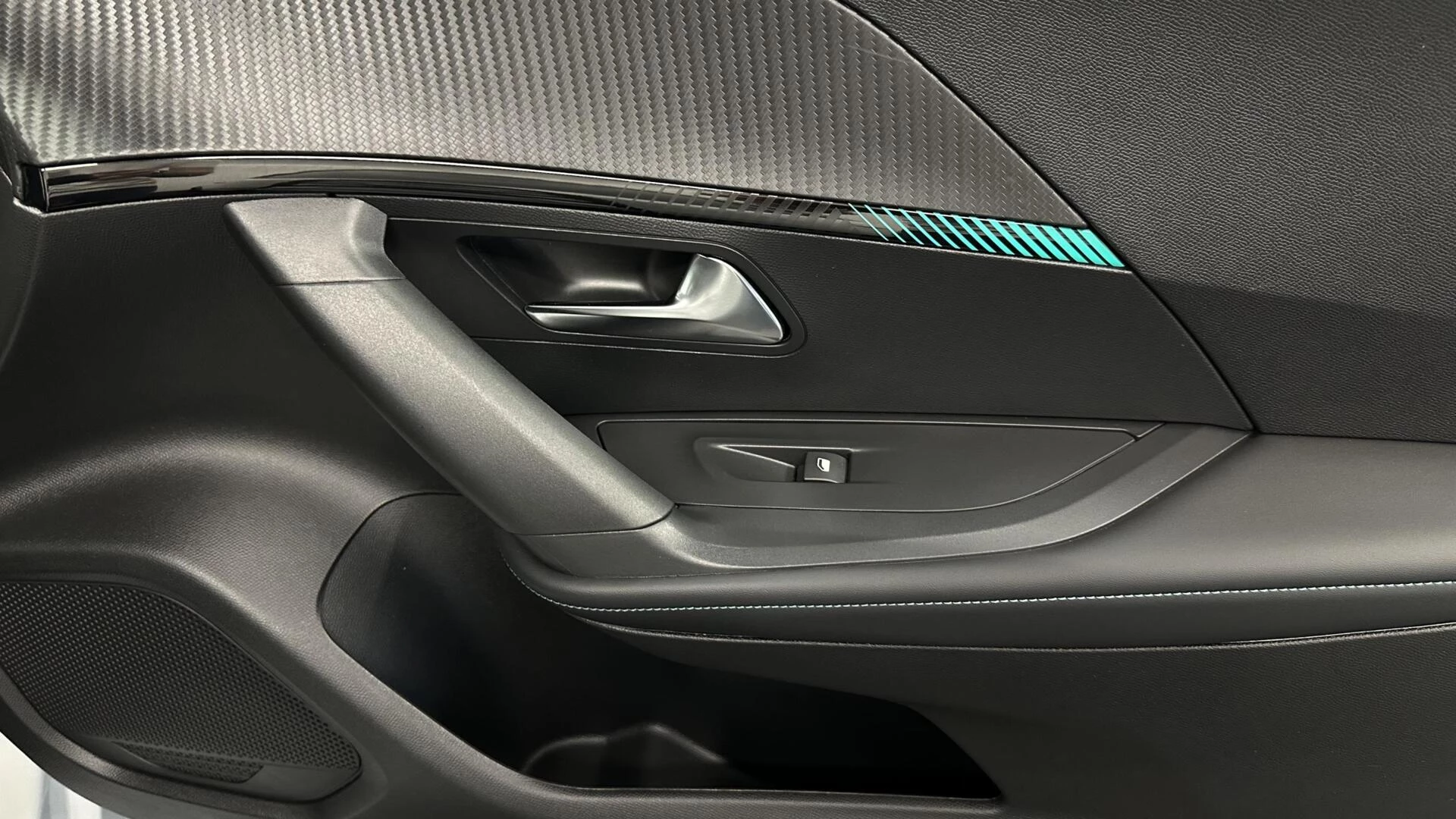 Hoofdafbeelding Peugeot e-2008