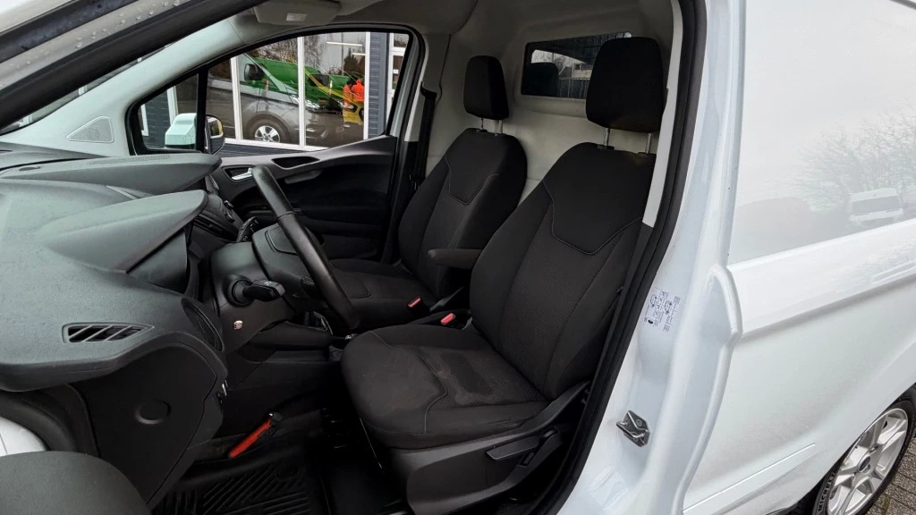 Hoofdafbeelding Ford Transit Courier