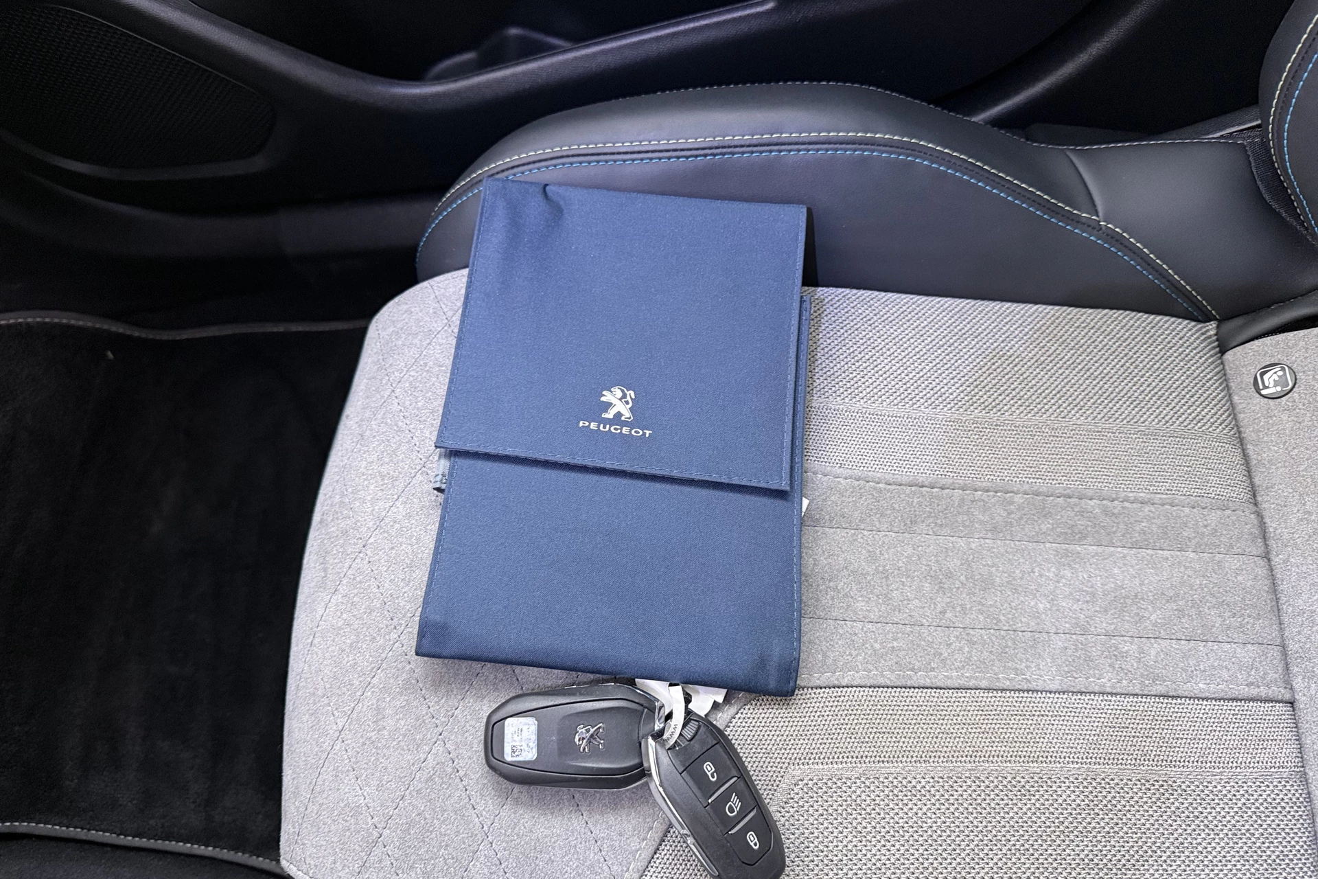 Hoofdafbeelding Peugeot e-2008