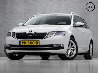 Škoda Octavia Combi 1.6 TDI Luxury Sport Automaat (PANORAMADAK, APPLE CARPLAY, GROOT NAVI, STOELVERWARMING, CAMERA, SPORTSTOELEN, CANTON AUDIO, GETINT GLAS, LED KOPLAMPEN, NIEUWSTAAT)