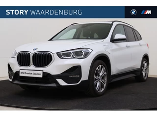 BMW X1 xDrive25e Essential Automaat / Panoramadak / Adaptieve LED / Achteruitrijcamera / Stoelverwarming / Park Assistant