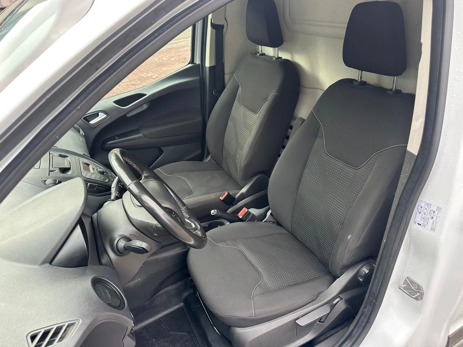 Hoofdafbeelding Ford Transit Courier