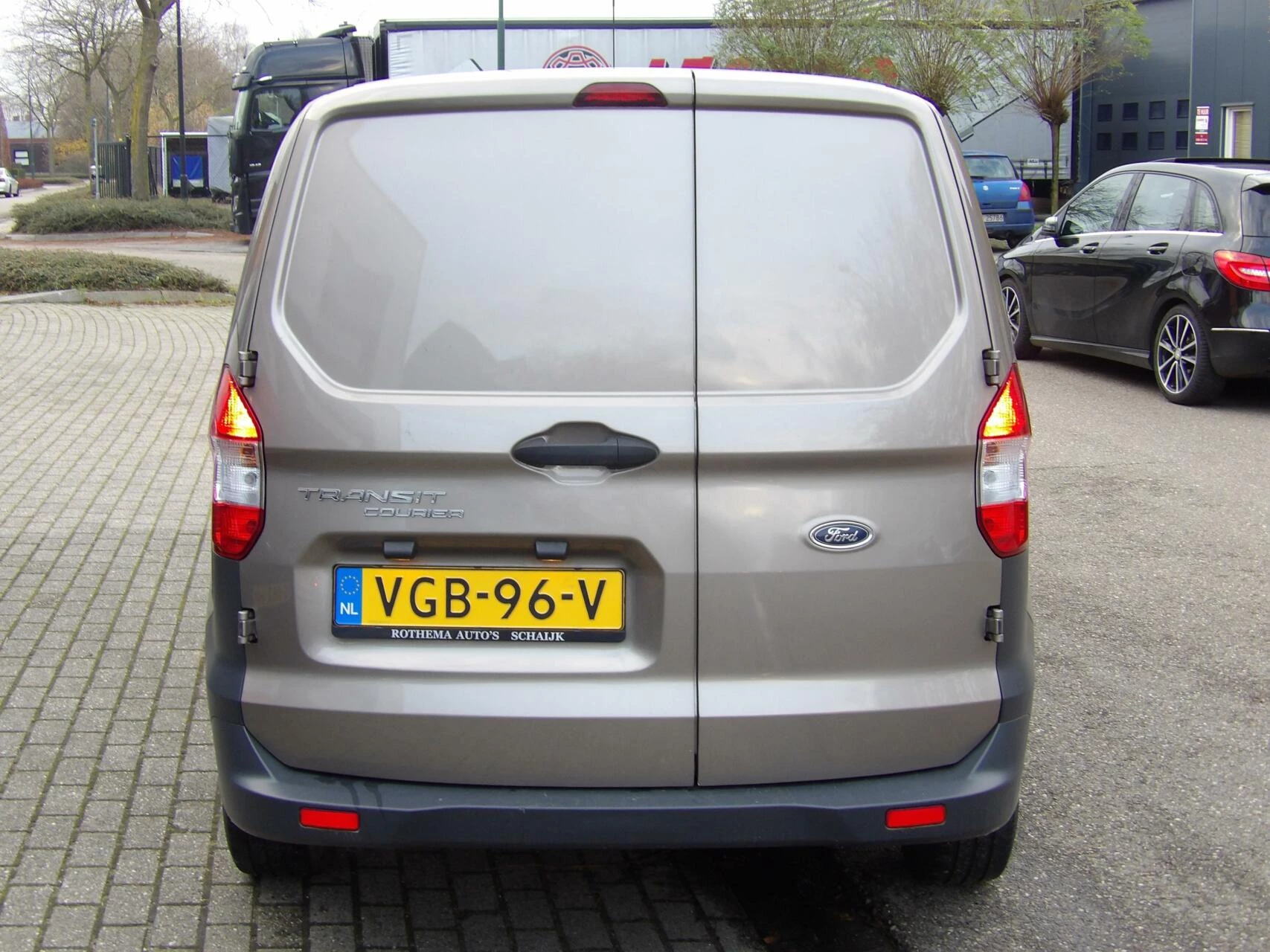 Hoofdafbeelding Ford Transit Courier