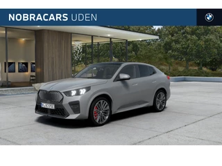 Hoofdafbeelding BMW iX2 BMW iX2 xDrive30 M Sport / Panoramadak / Achteruitrijcamera / Sportstoelen / Adaptieve LED / Comfort Access / M Adaptief onderstel