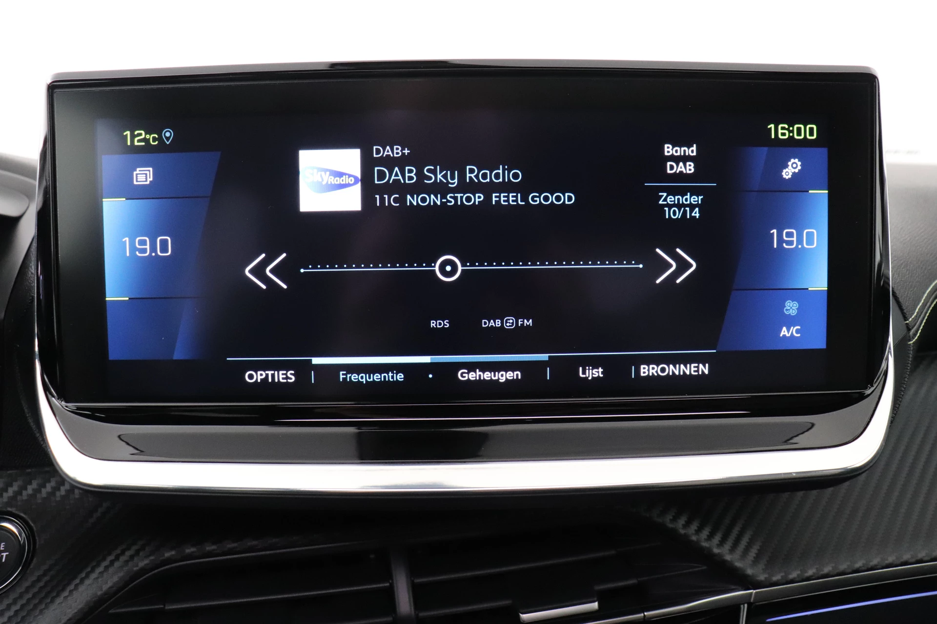 Hoofdafbeelding Peugeot e-2008