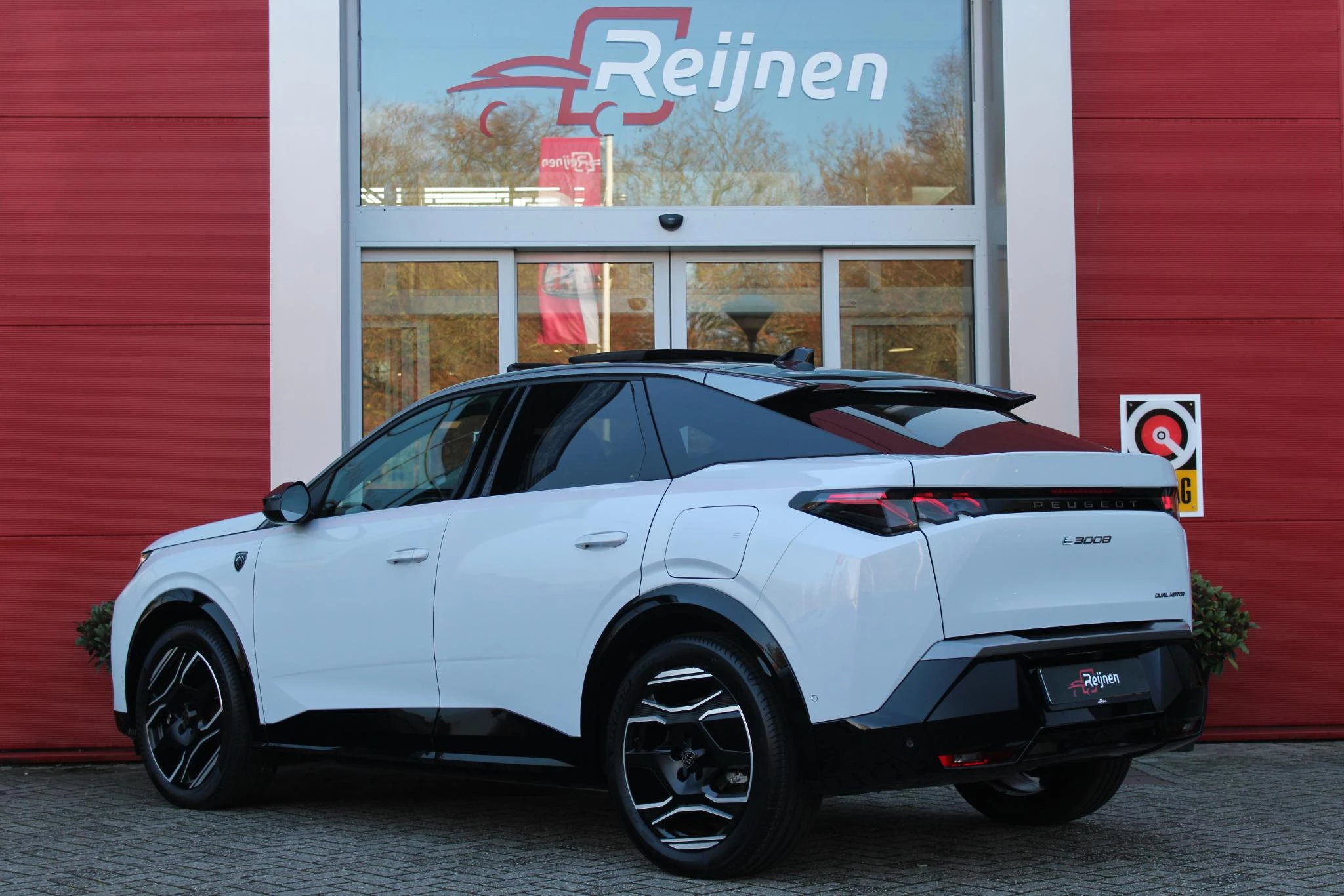 Hoofdafbeelding Peugeot e-3008