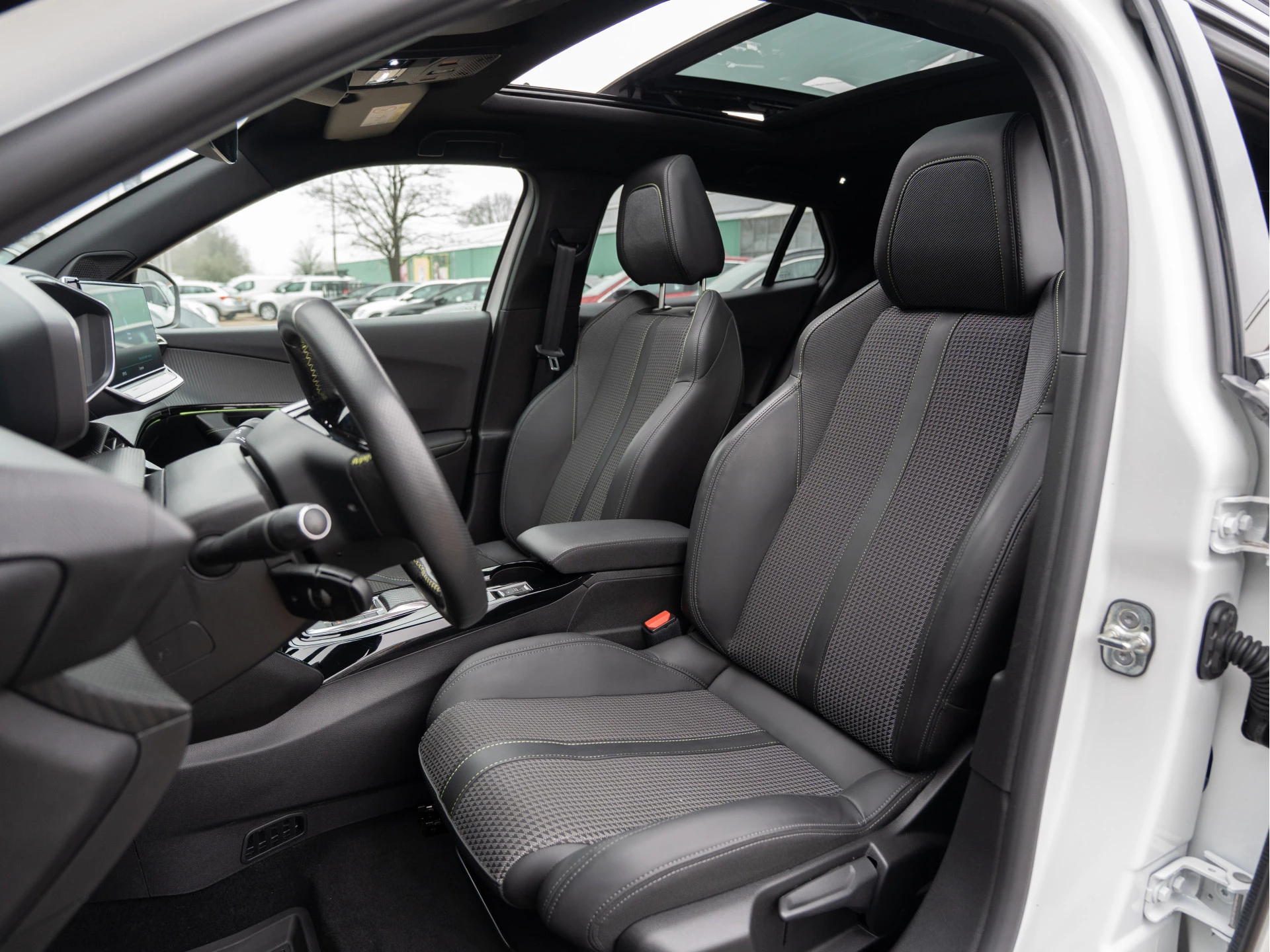 Hoofdafbeelding Peugeot e-2008