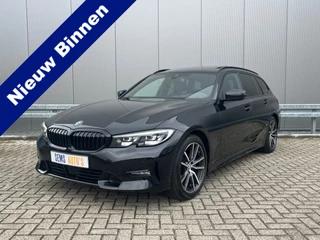 Hoofdafbeelding BMW 3 Serie BMW 3 Serie Touring 320d High Executive Pano / Head-up / Elec. Trekhaak / Stuur-Stoel Verw. / Harman/Kardon