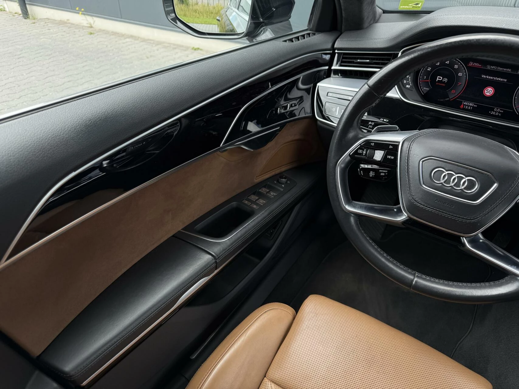 Hoofdafbeelding Audi A8