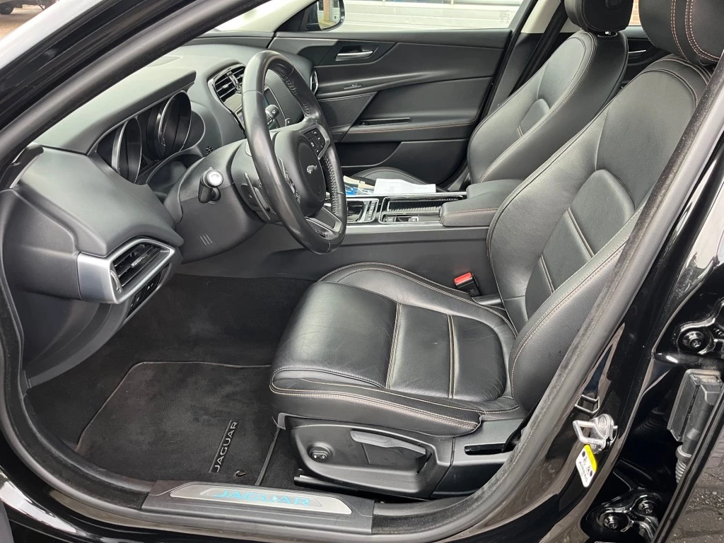 Hoofdafbeelding Jaguar XE