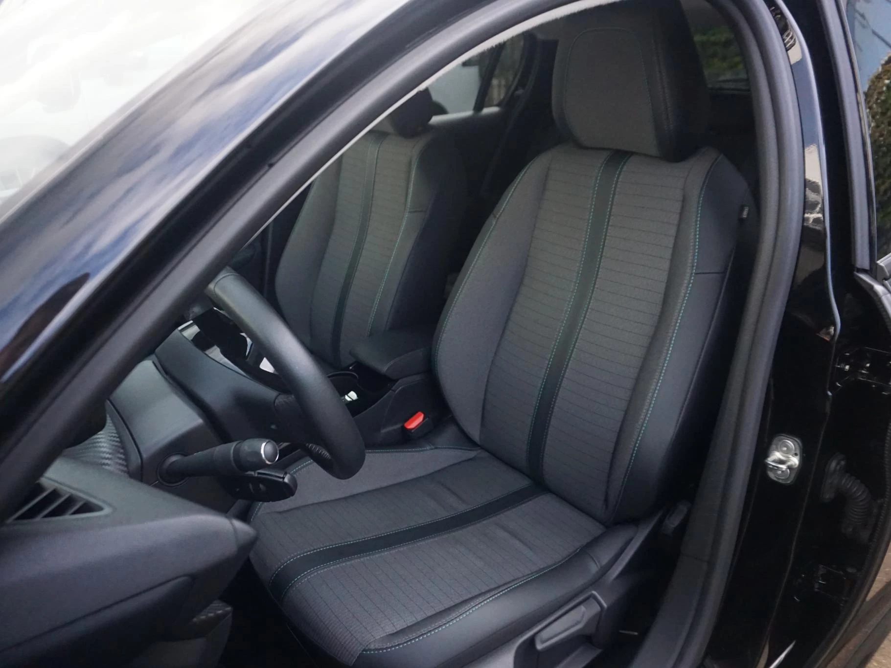 Hoofdafbeelding Peugeot e-208