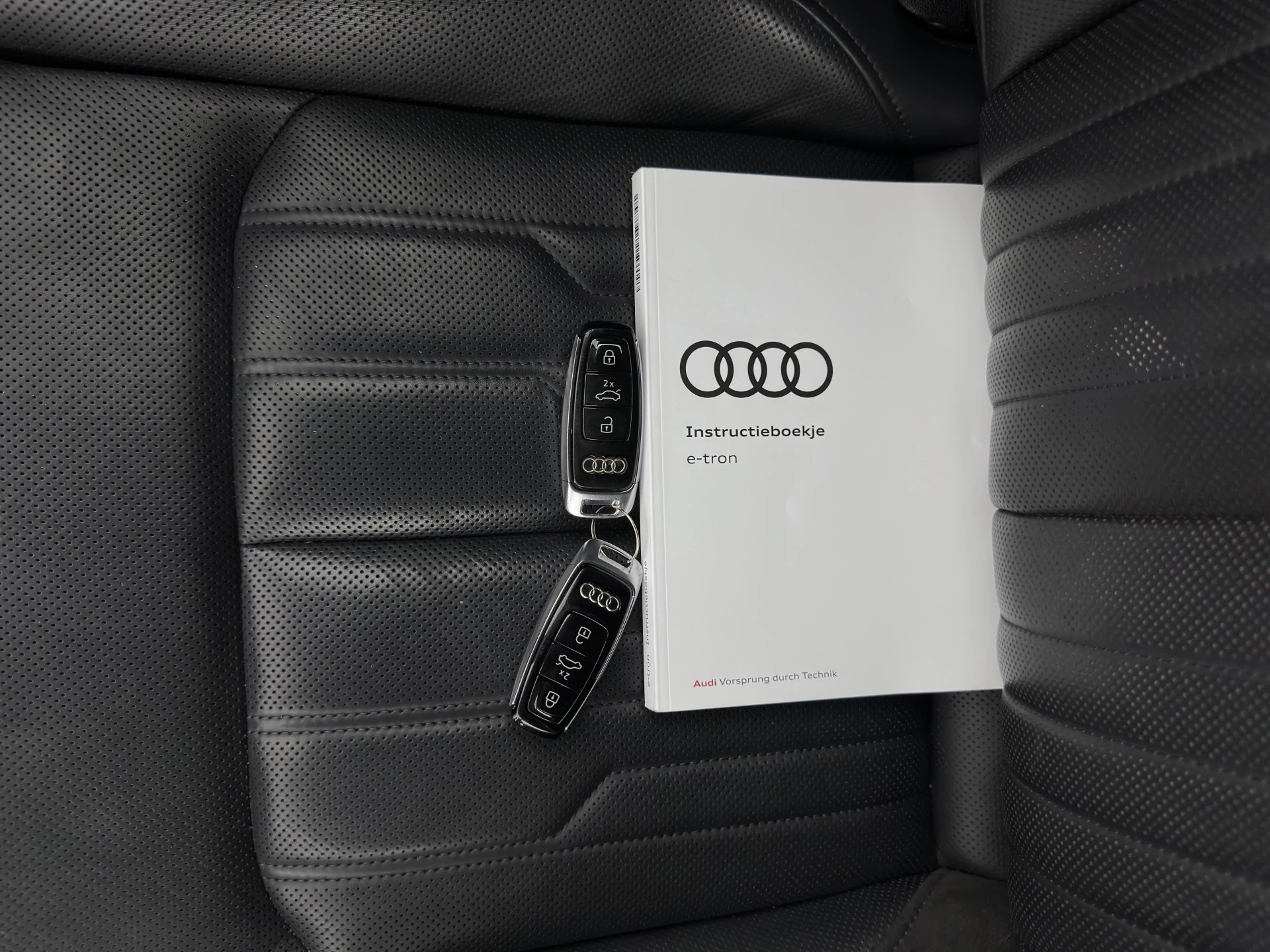 Hoofdafbeelding Audi e-tron