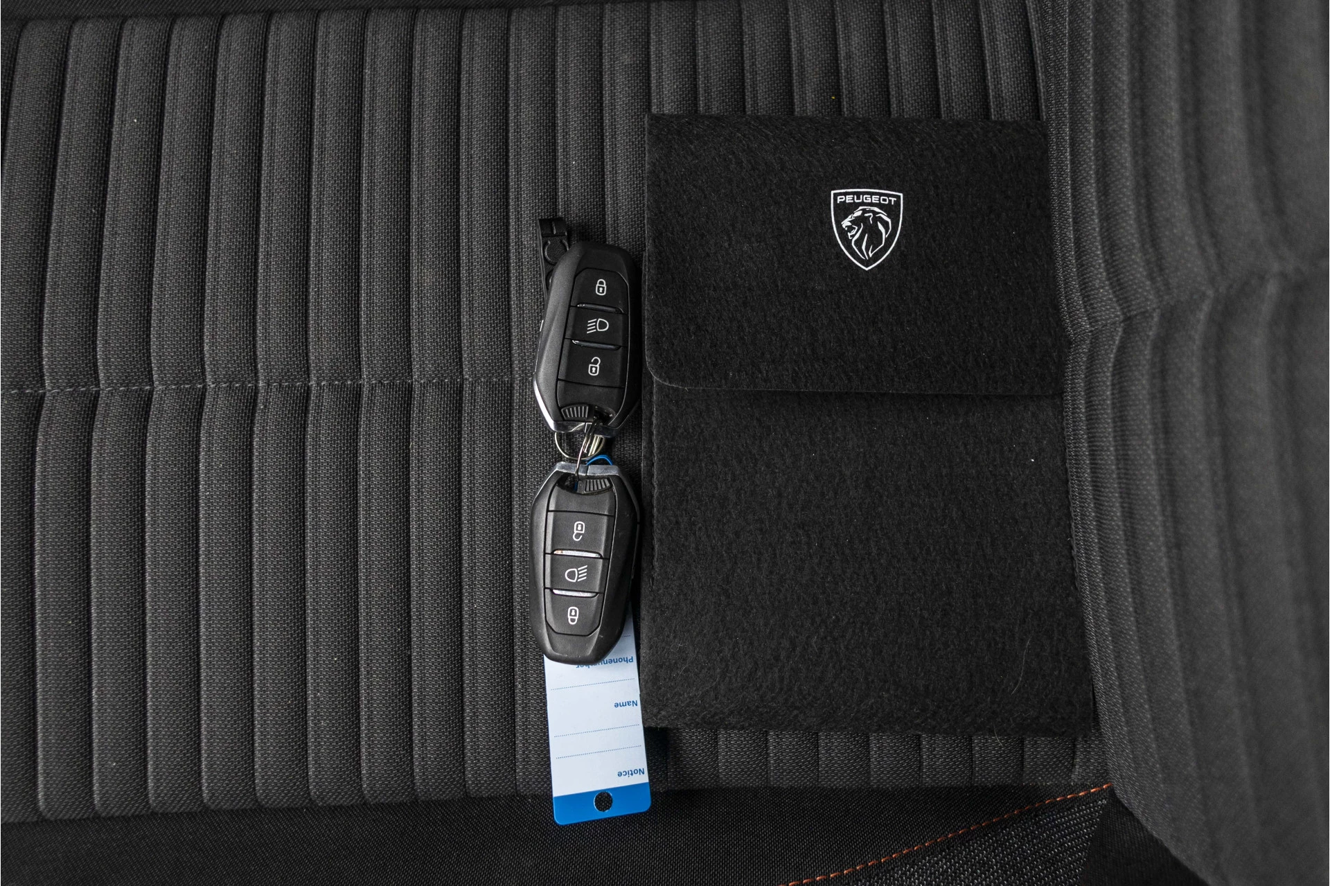 Hoofdafbeelding Peugeot e-208