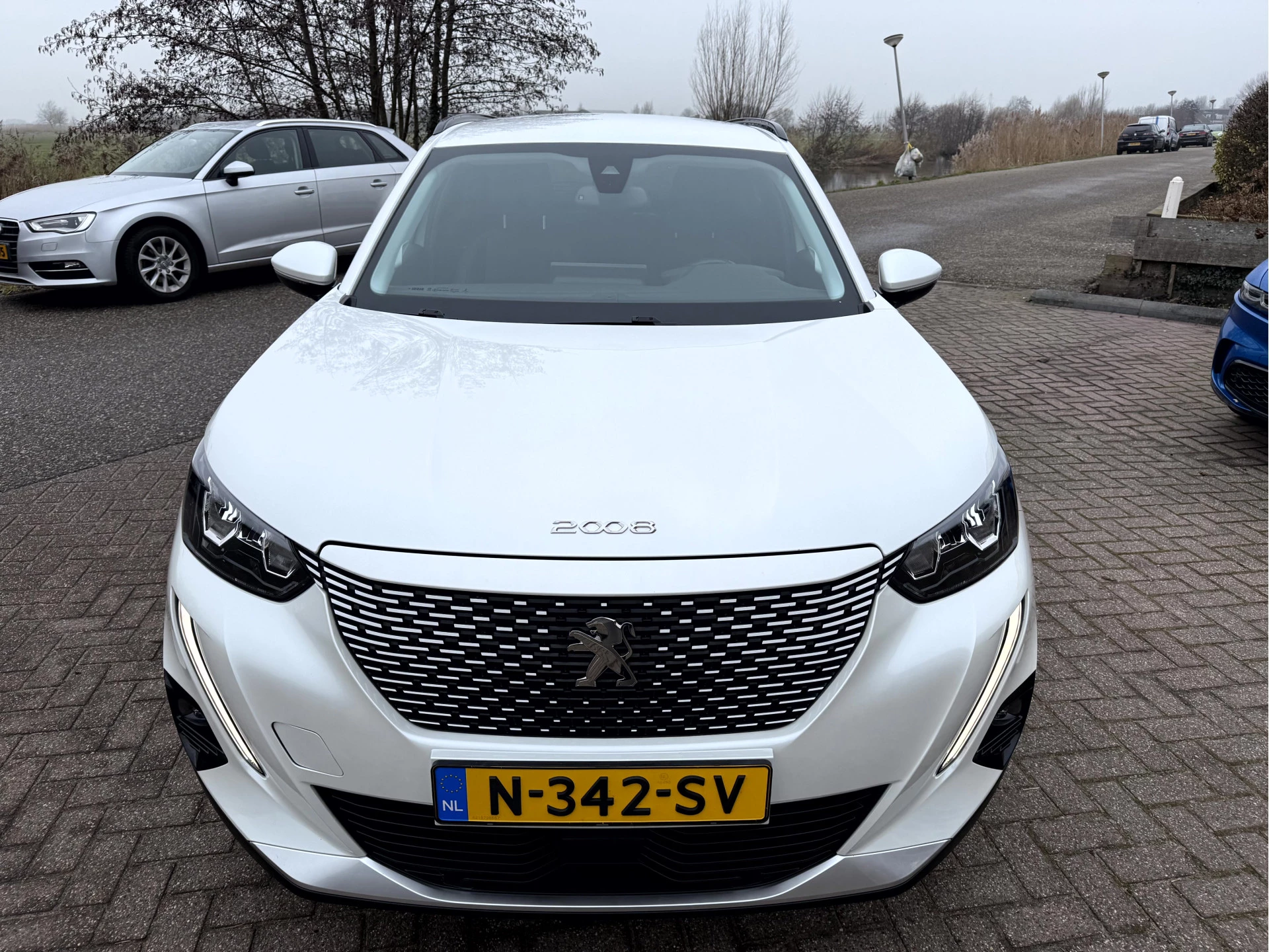 Hoofdafbeelding Peugeot e-2008