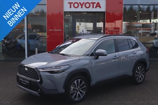Toyota Corolla Cross 2.0 HYBRID 200 STYLE NIEUW&DIRECT LEVERBAAR! STOELVERW. EL-ACHTERKLEP NAVI PARK-SENSOREN BLISS LED 18"LMV PRIVACY-GLASS NL-AUTO