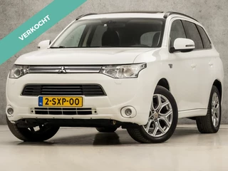 Mitsubishi Outlander 2.0 PHEV Deluxe 203Pk Automaat (SCHUIFDAK, NAVIGATIE, CAMERA, LEDER, ELEK SPORTSTOELEN, TREKHAAK, GETINT GLAS, NIEUWSTAAT)