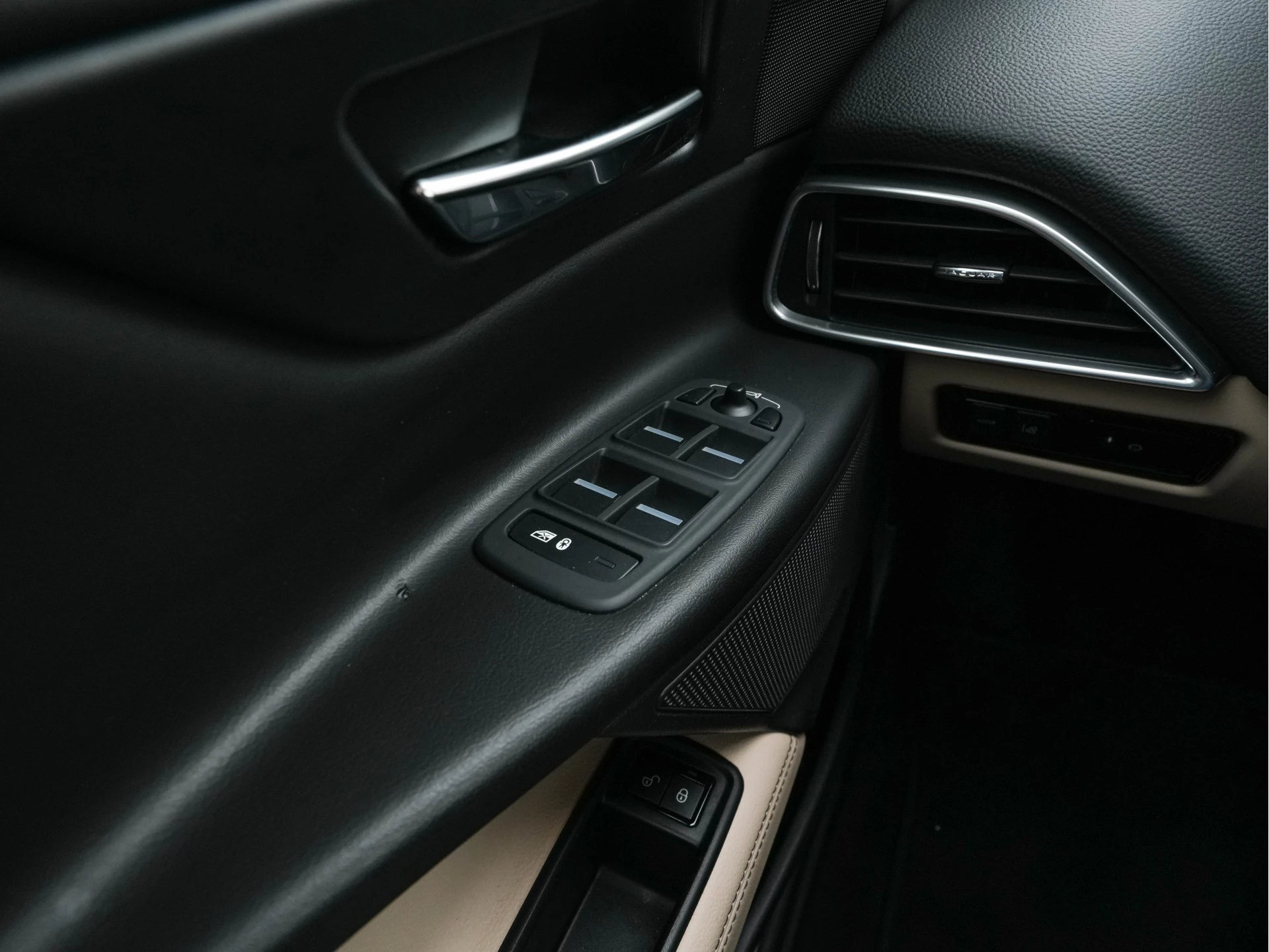Hoofdafbeelding Jaguar XE