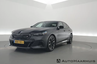 Hoofdafbeelding BMW i5 BMW i5 M60 xDrive 84 kWh M Sport | Driving Assistant Pro | M sport | Pano | HUD | Deep Frozen Grey  | 21 inch