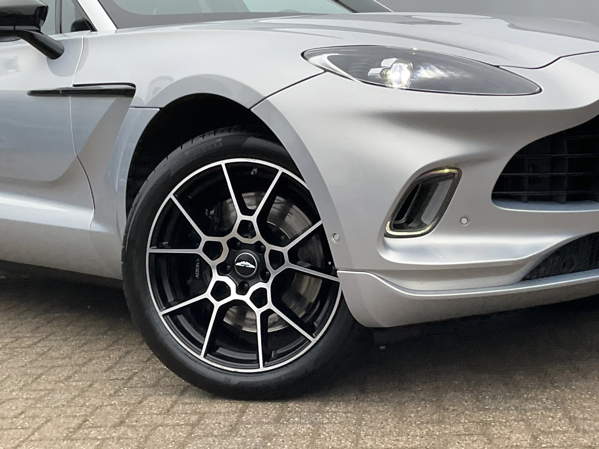 Hoofdafbeelding Aston Martin DBX