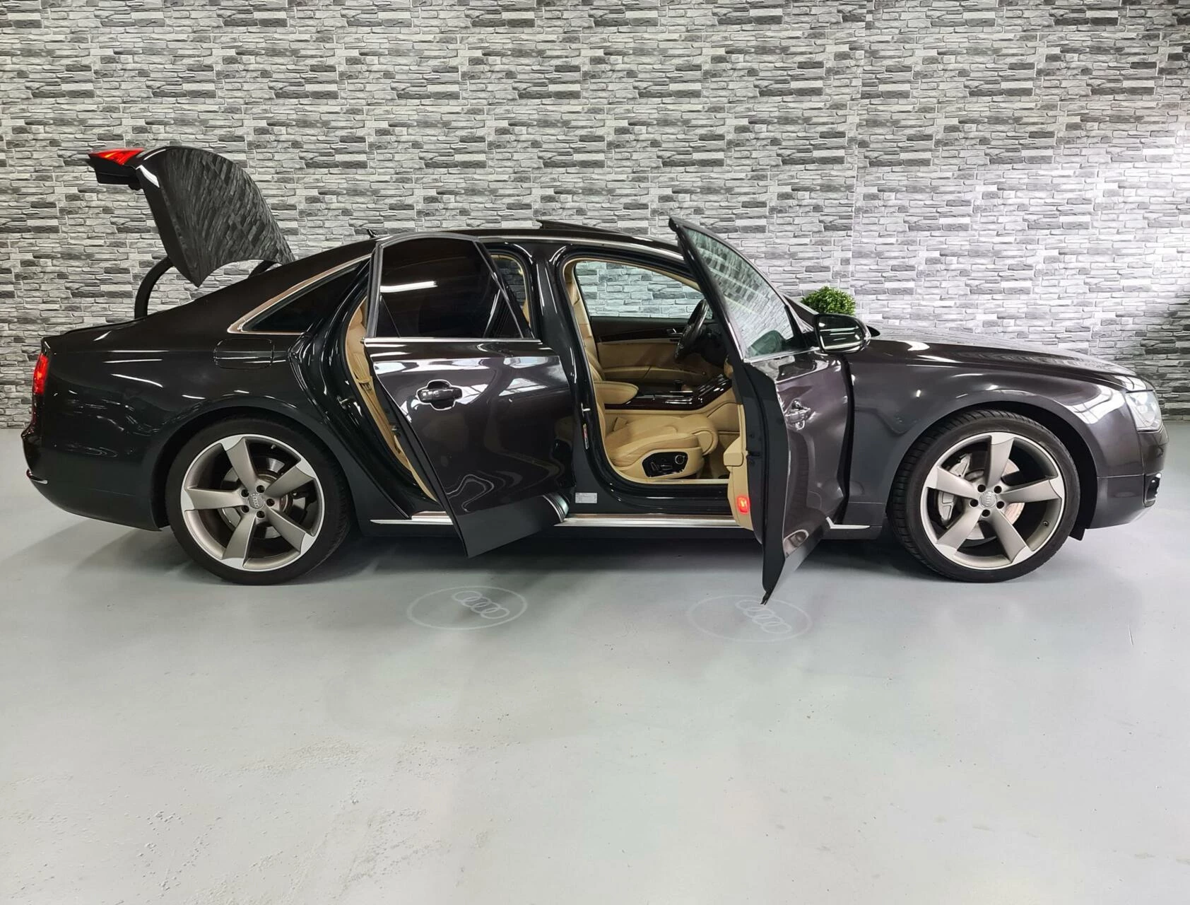 Hoofdafbeelding Audi A8