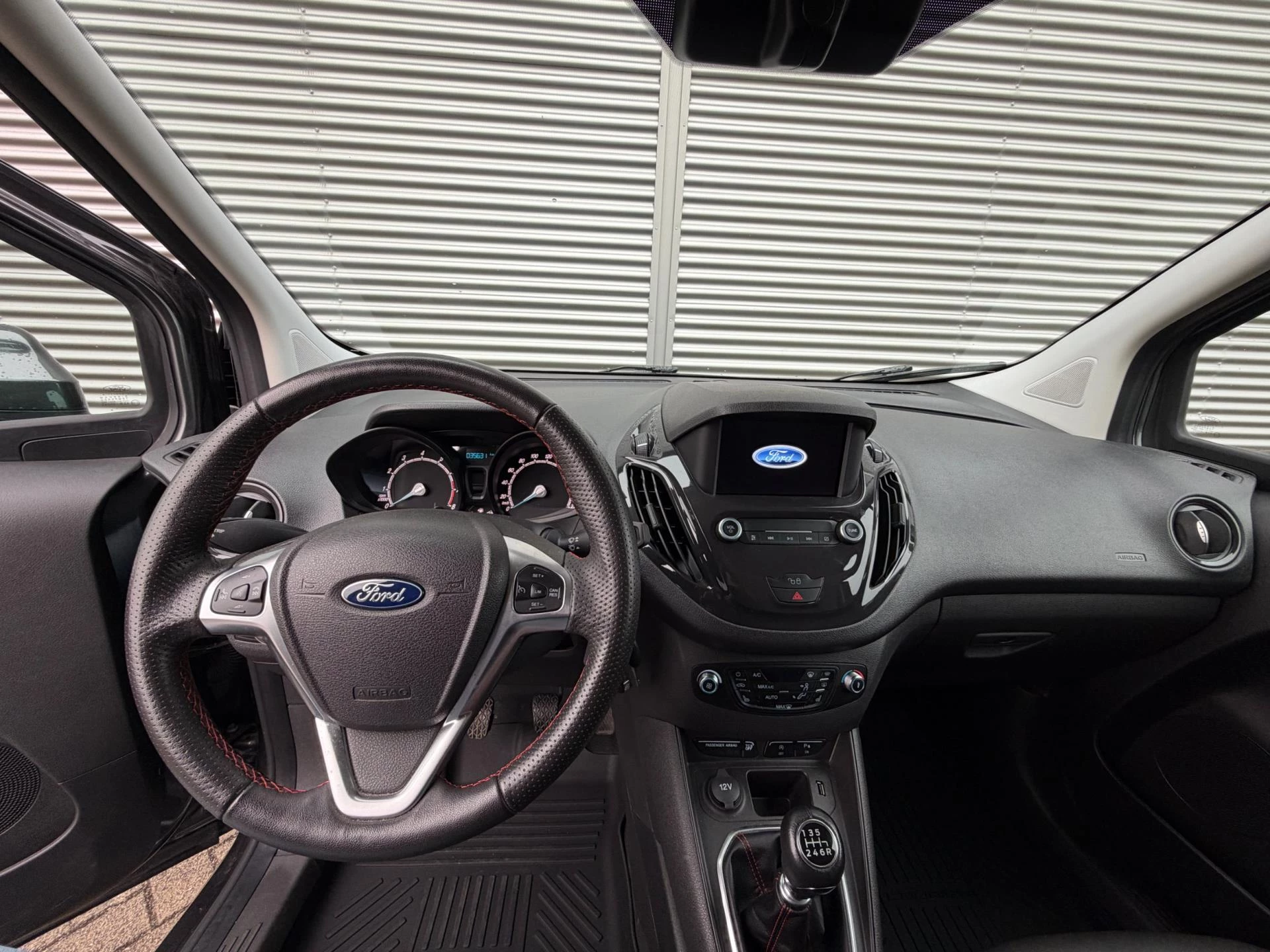 Hoofdafbeelding Ford Transit Courier