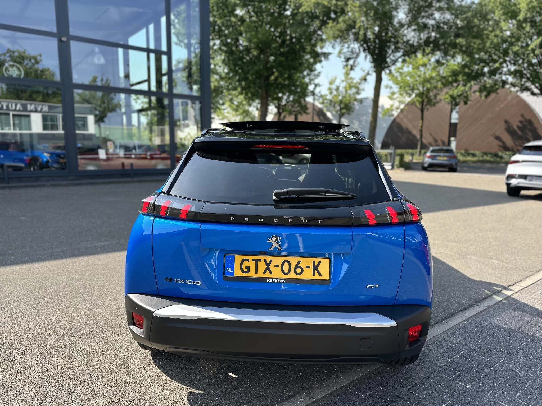 Hoofdafbeelding Peugeot e-2008