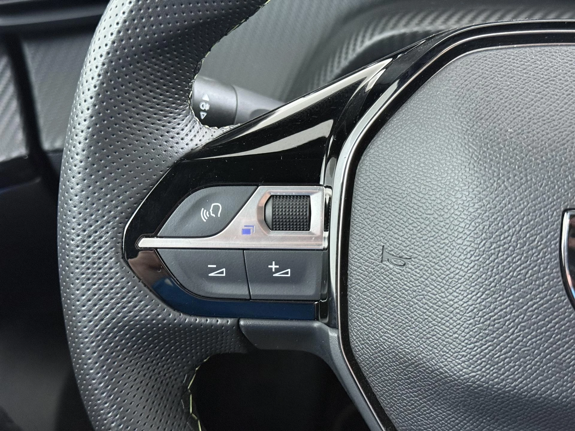 Hoofdafbeelding Peugeot e-2008